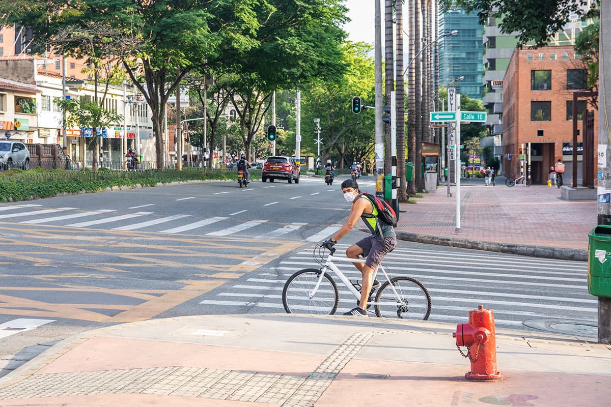Los ciclistas también deben respetar las normas