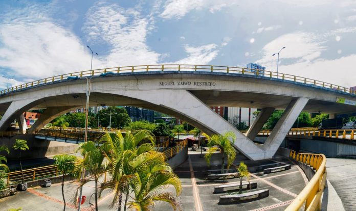 nombres de obras públicas vías y parques en Medellín