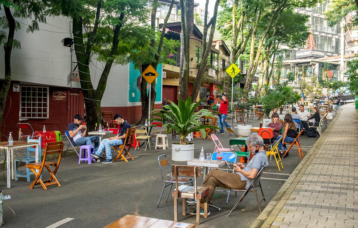 La Alcaldía de Medellín decretó disminución de aportes por uso del espacio público para beneficio de comerciantes