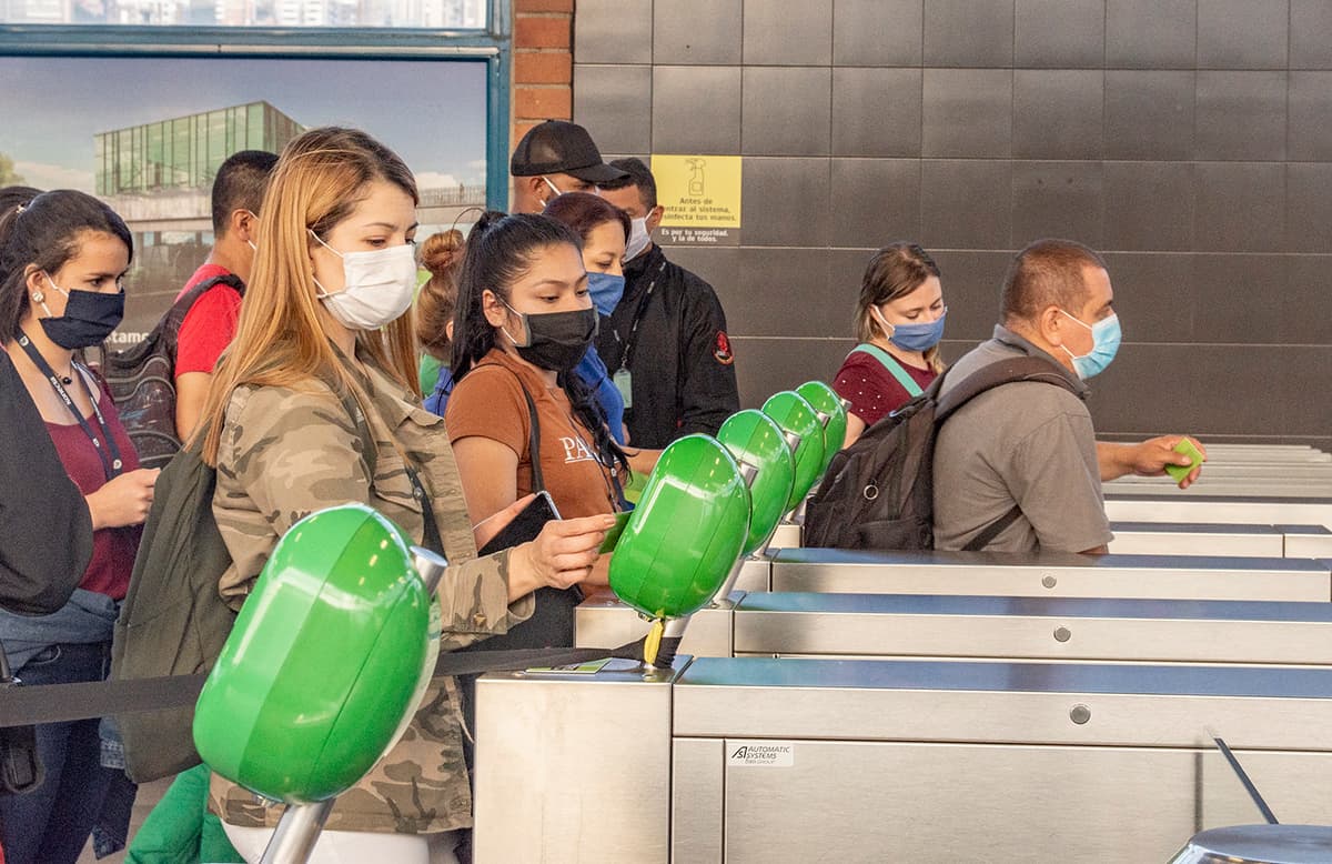 Metro de Medellín mantiene sus horarios durante el toque de queda