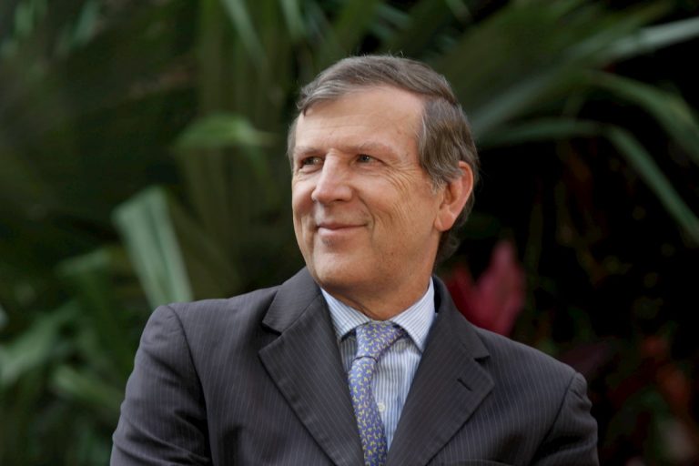 La Alcaldía de Medellín rinde homenaje a Juan Luis Mejía en su despedida de EAFIT