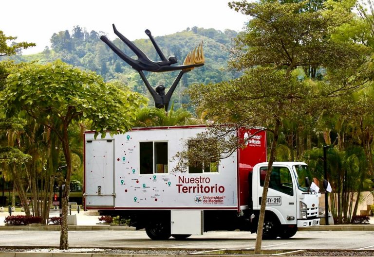 Consultorio Jurídico en unidad móvil, un proyecto de la Universidad de Medellín