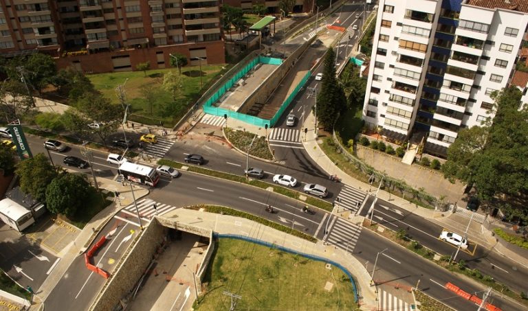 El interminable taco de Los Balsos con la transversal Inferior