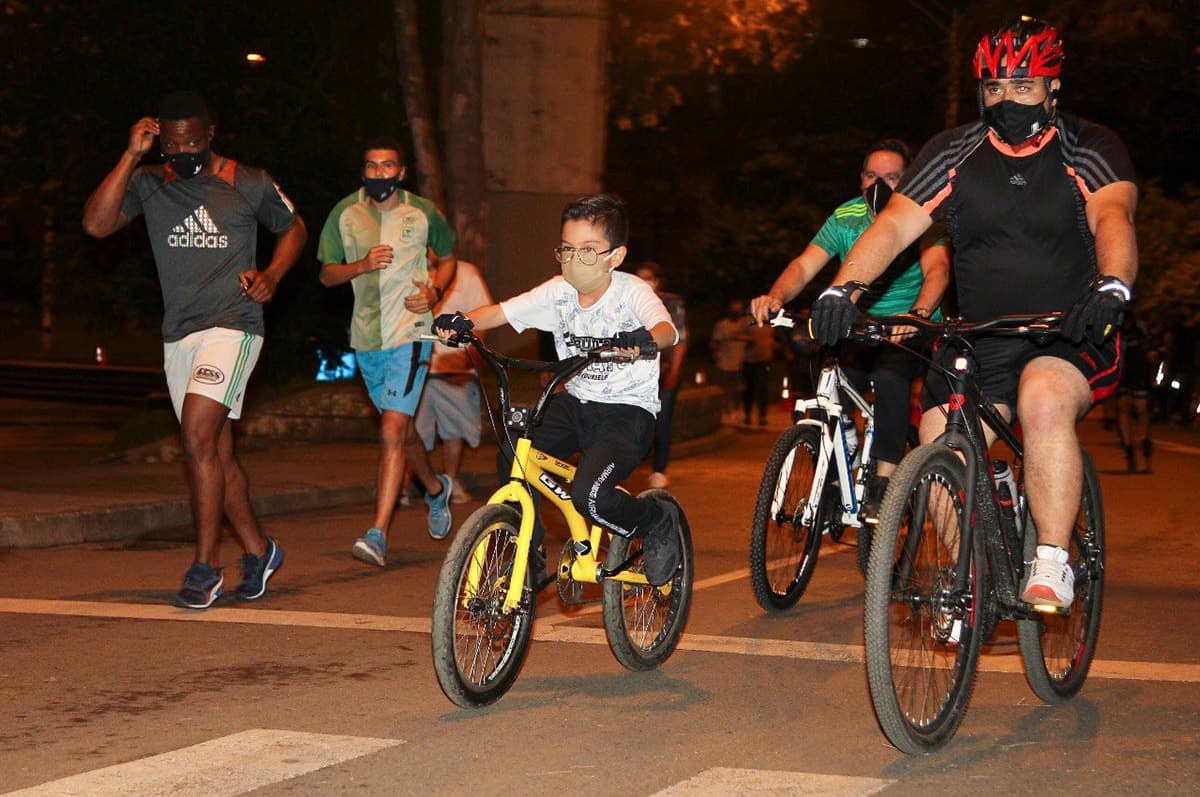 Vuelve la ciclovía nocturna de Medellín