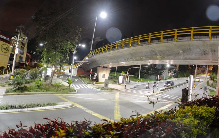 Anuncian toque de queda nocturno en Medellín y Antioquia