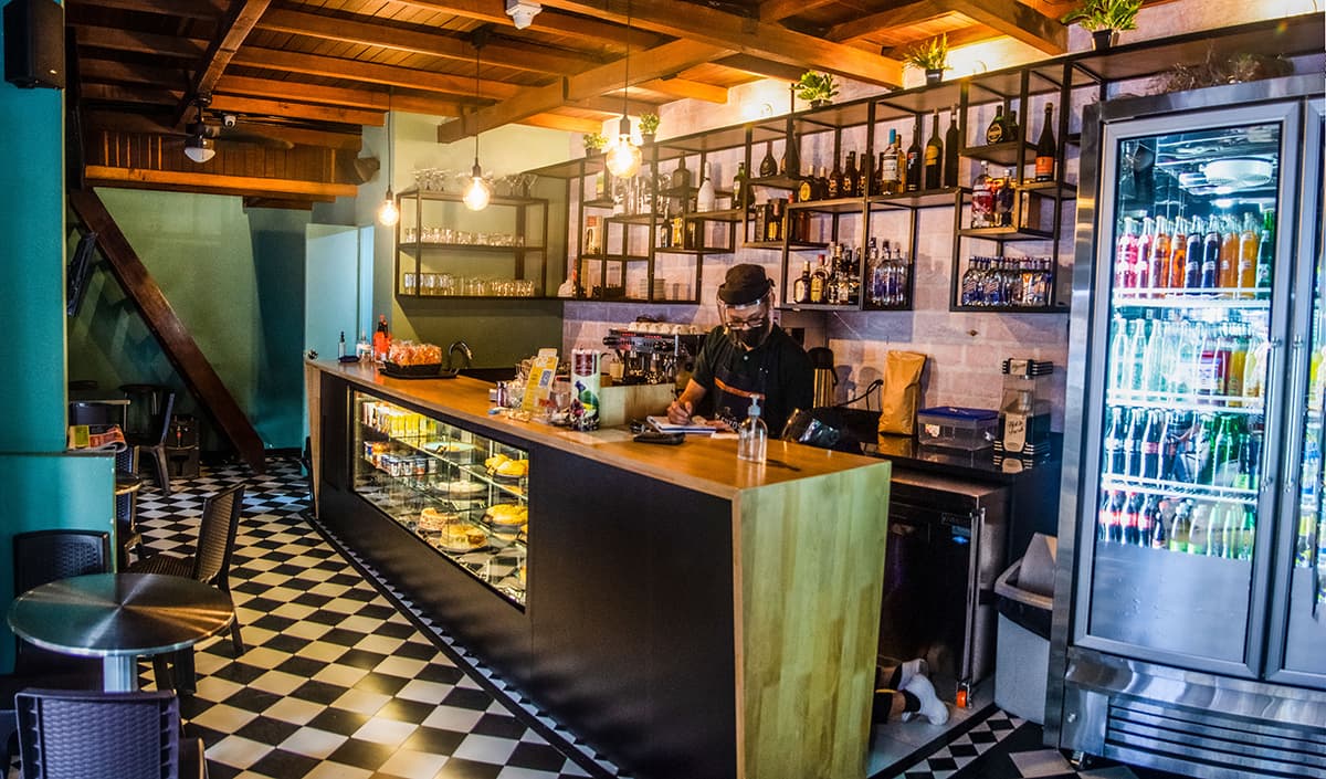 El bar Los Cuyos, de Gilberto Restrepo, es uno de los sitios más tradicionales de Envigado.