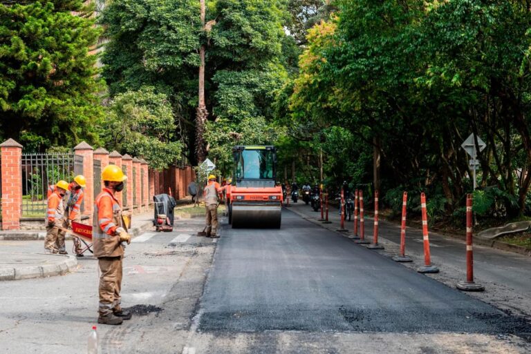 En El Poblado se han parchado 437 huecos durante el 2021