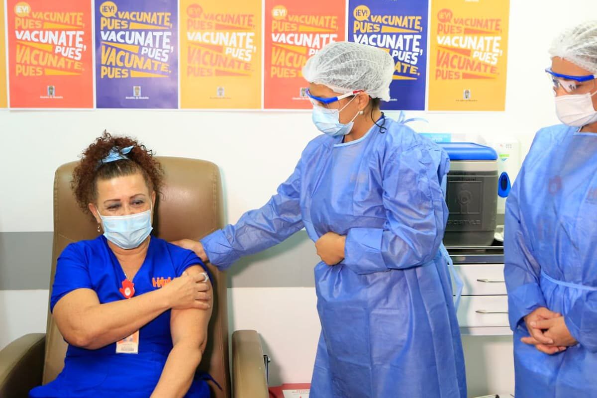 La vacunación en Antioquia inició en el Hospital General de Medellín