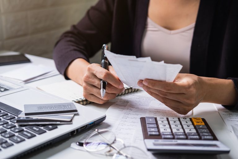 Pago de la prima de diciembre: fechas, beneficiarios y cómo calcularla