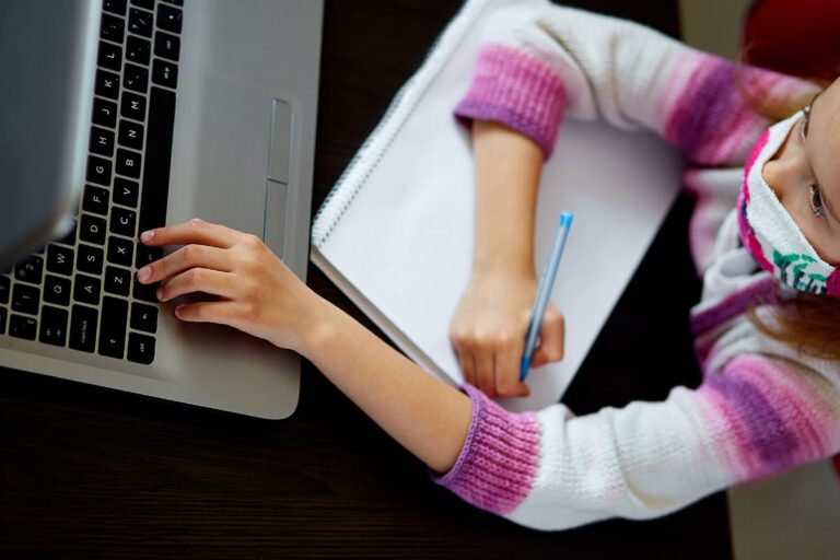 Colegios públicos de Medellín volverán a clases virtuales