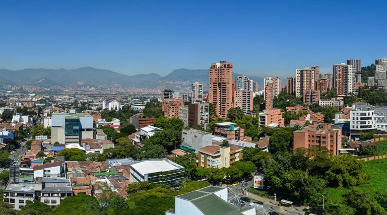 ¿Cómo logró Medellín que los ediles empezaran a recibir pago por su labor?
