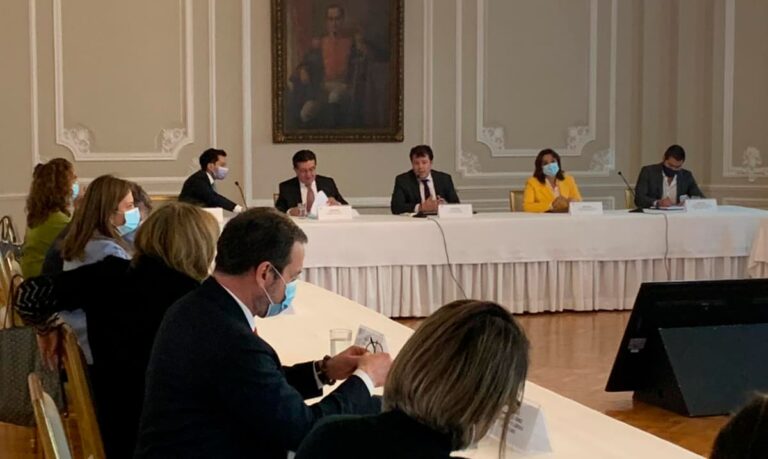 Encuentro entre el Gobierno y el sector privado para apoyar el Plan Nacional de Vacunación
