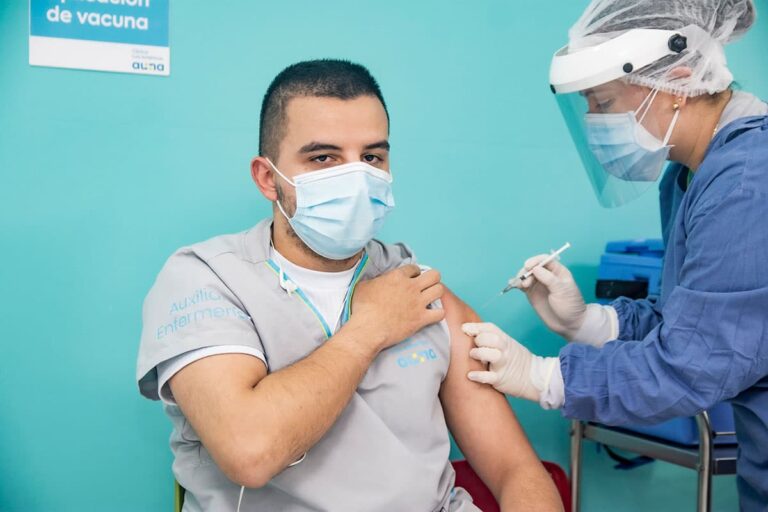 Las preguntas que todos nos hacemos sobre la vacunación masiva contra COVID-19