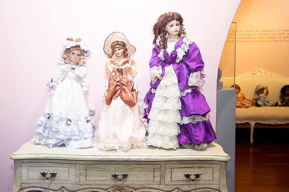 Exposición de muñecas antiguas, en el Museo El Castillo