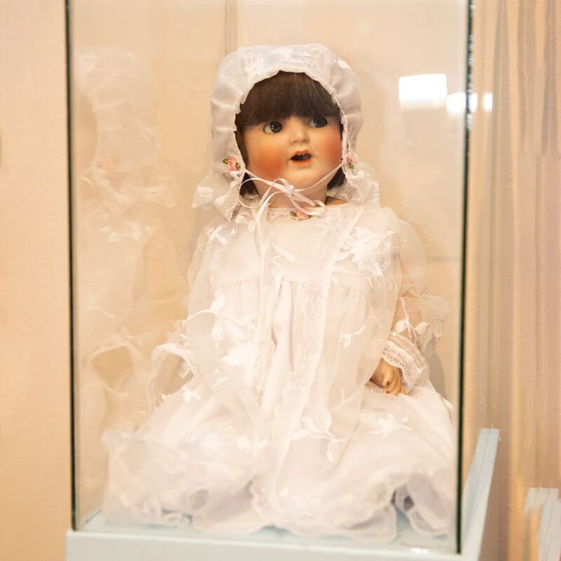 Exposición de muñecas antiguas, en el Museo El Castillo