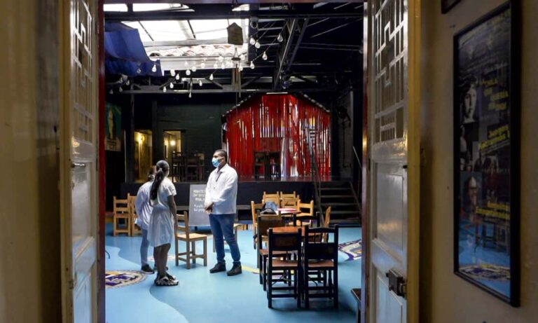 Tras un año de pandemia, los teatros de Medellín suben el telón