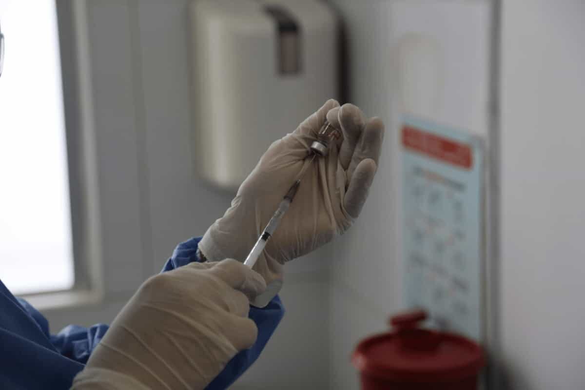 Medellín ha vacunado al 97% del personal de la salud contra el COVID19