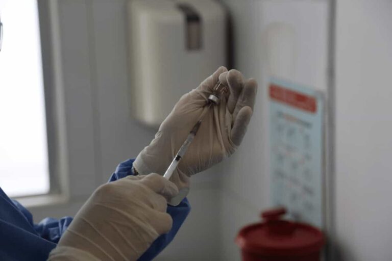 Medellín ha vacunado al 97% del personal de la salud contra el COVID19