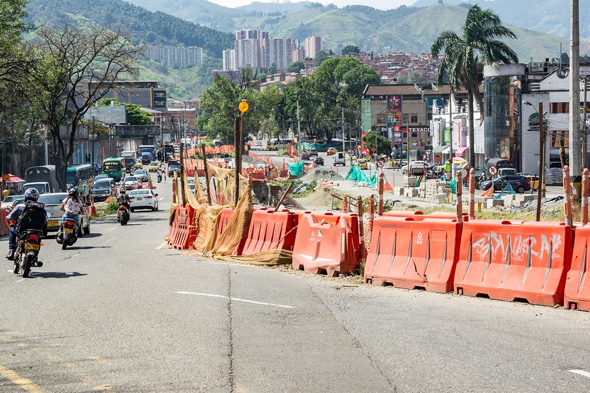 Se presenta cierre parcial de la calzada oriente - occidente de la calle 12 sur