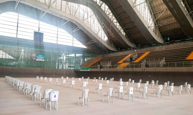 Alcaldía de Medellín habilita nuevo punto de vacunación sin cita previa, en el coliseo de voleibol Yesid Santos