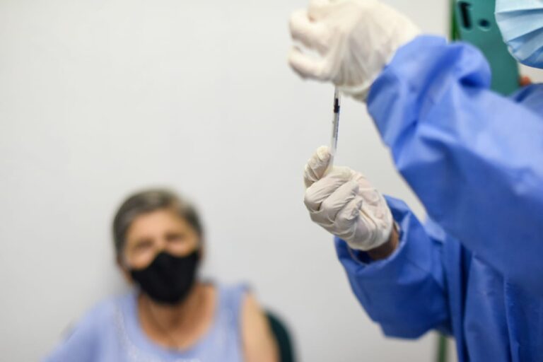 Cerca de 700 mil dosis de vacunas contra COVID19 han sido aplicadas en Antioquia