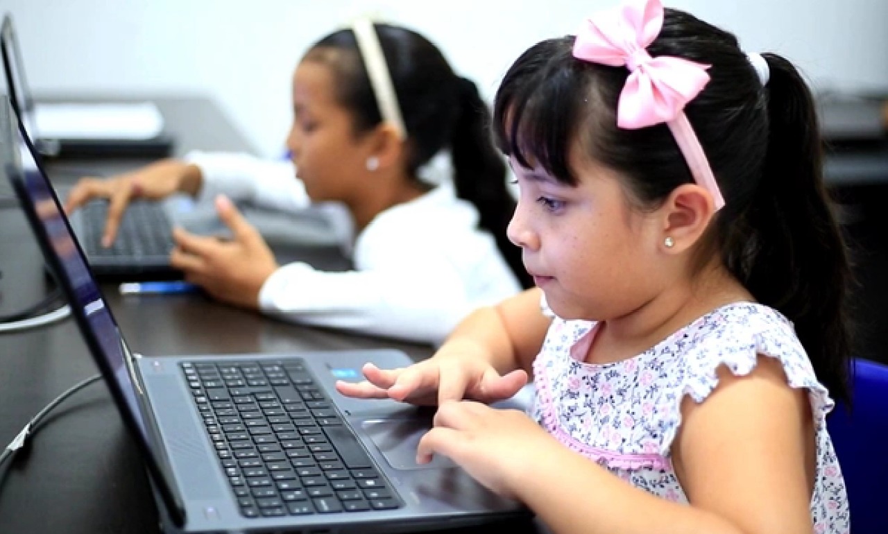 Continúa el estudio en casa en colegios e I. E. de Medellín y 44 municipios de Antioquia