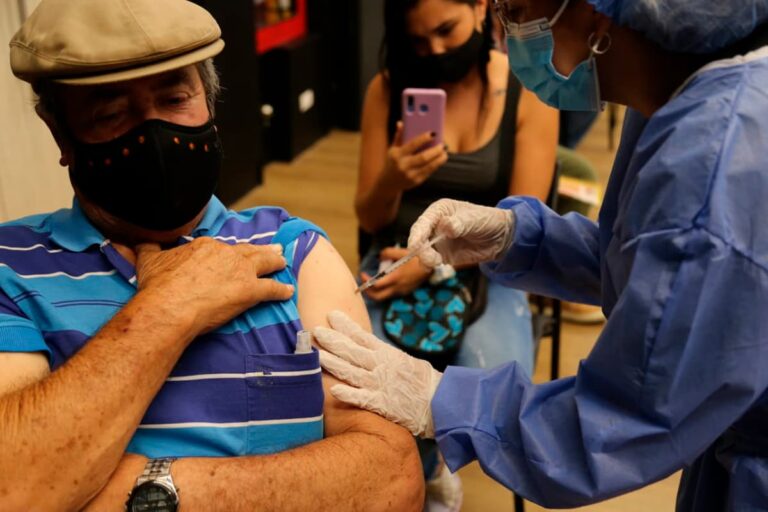En Antioquia ya han sido aplicadas cerca de 600 mil dosis de vacunas contra COVID19