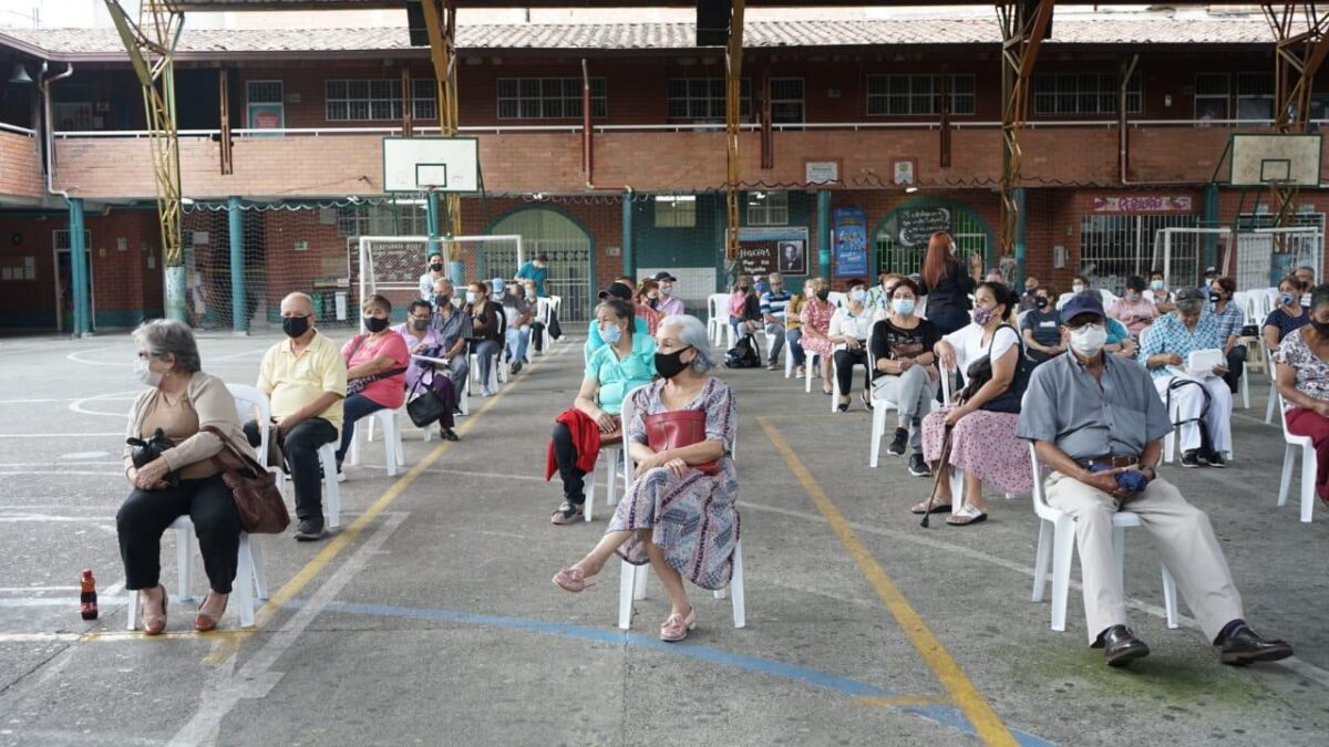 Gobierno de Itagüí aclara que solo están vacunando a mayores de 70 con cita