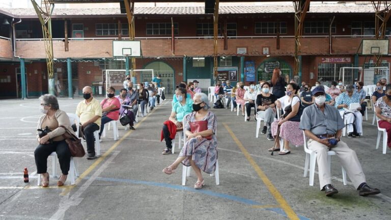 Gobierno de Itagüí aclara que solo están vacunando a mayores de 70 años con cita