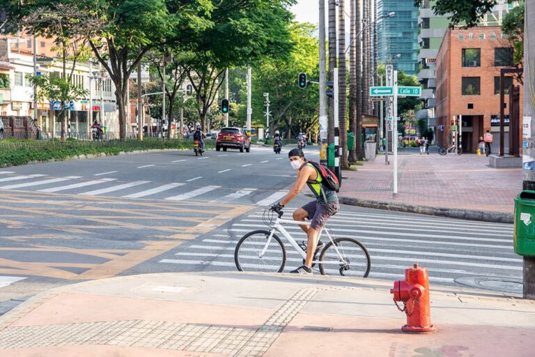 Lunes de ciudad sobre bicicletas y lomas