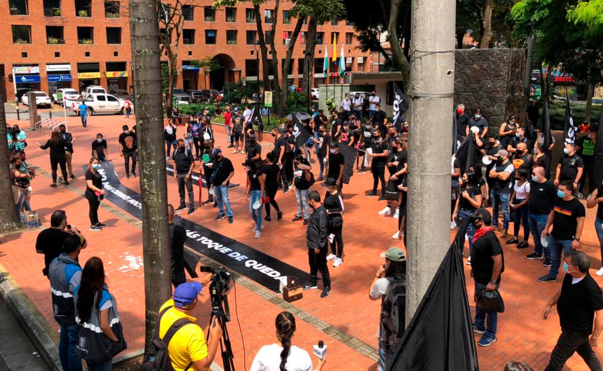 Asobares Antioquia protesta en el parque de El Poblado por las medidas restrictivas por el COVID19