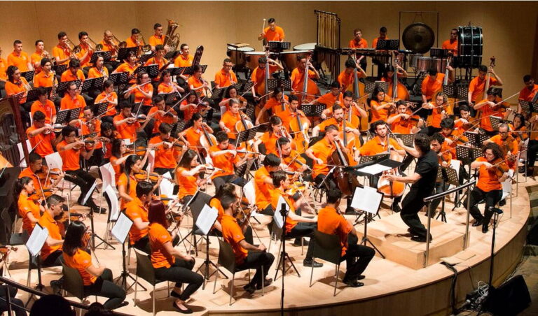 Talento joven de Medellín puede acceder a formación magistral con destacados artistas de España