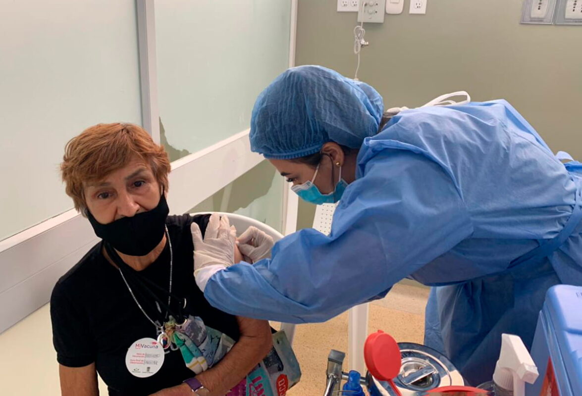 Vacunación masiva contra el Covid19 en Medellín para mayores de 70 años