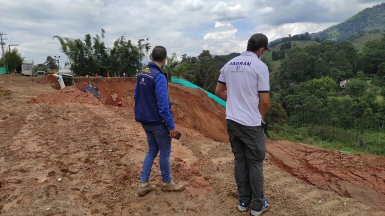 Continúa monitoreo del río Medellín tras represamiento parcial a la altura de Caldas
