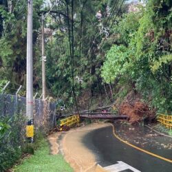 Inundaciones e incidentes en El Poblado tras fuerte aguacero