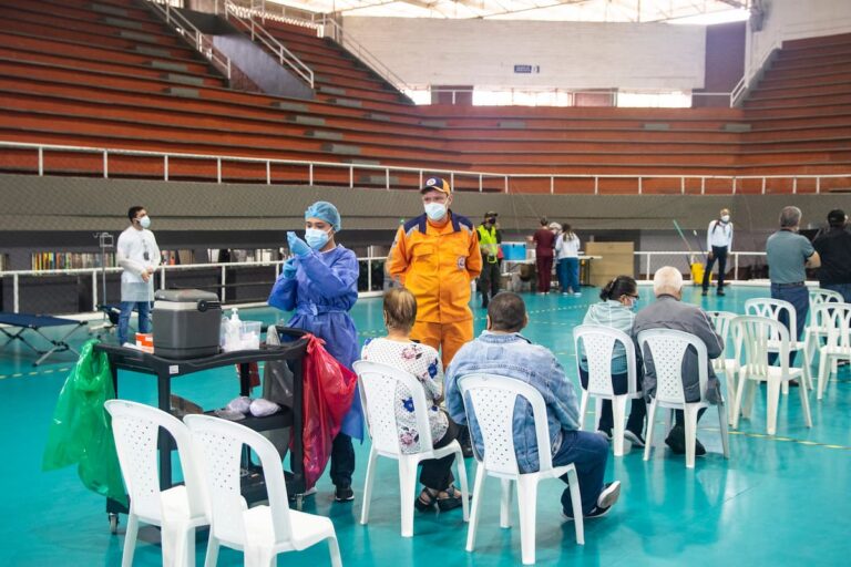 Jornada express de vacunación en Envigado para mayores de 60 años