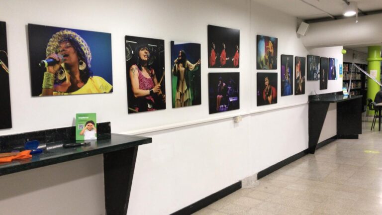 Mujeres en vivo, una exposición fotográfica de artistas clásicas