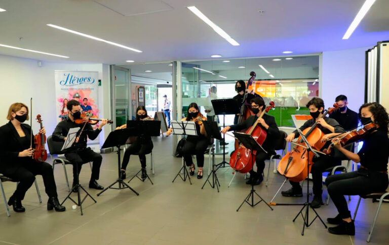 700 estudiantes de Envigado tienen nuevos instrumentos para fortalecer sus talentos musicales