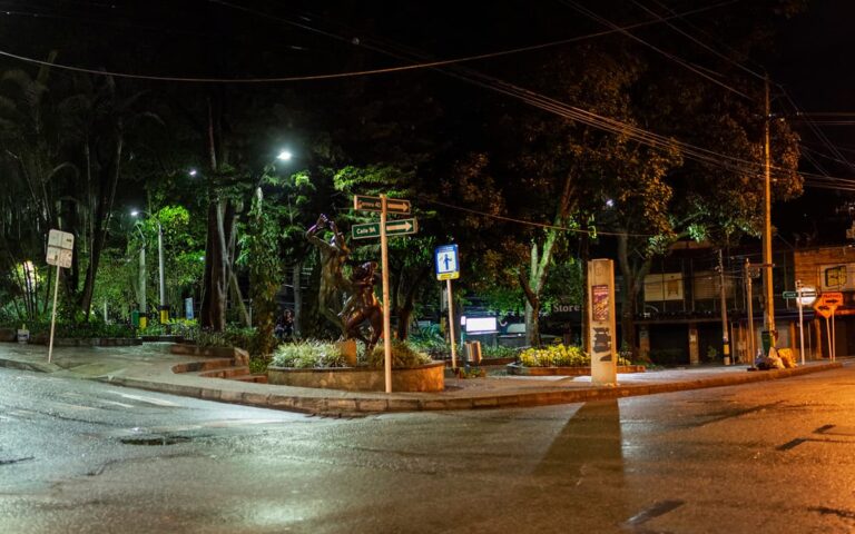 Campaña “Parche Seguro” promueve la reapertura del comercio nocturno en Medellín