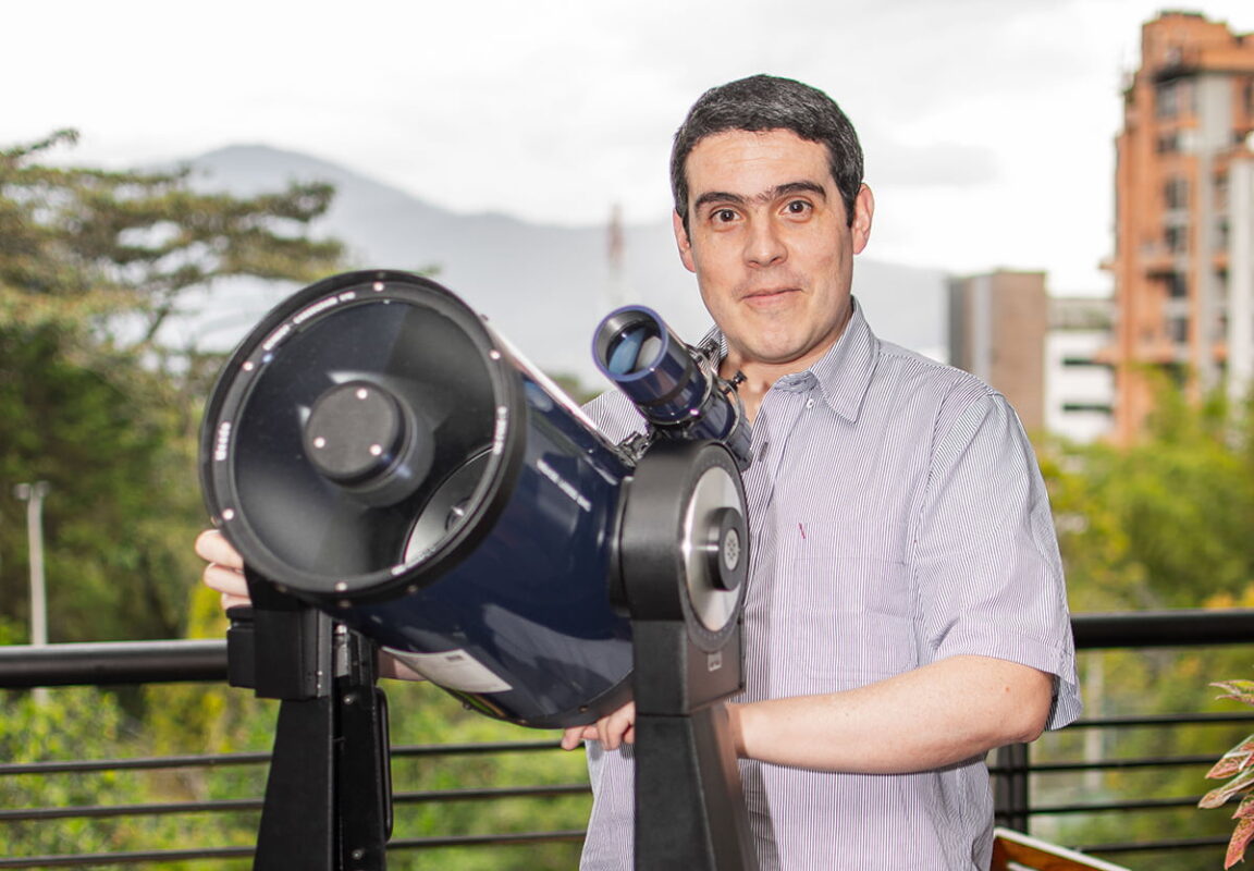 Juan Diego Serrano ha mezclado la astronomía y la filosofía e historia de las ciencias. Está a punto de terminar su doctorado en Canadá, luego de