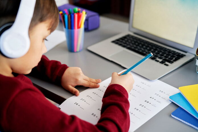 La pandemia trajo como reto a la educación escolar trasladar el aprendizaje a la virtualidad