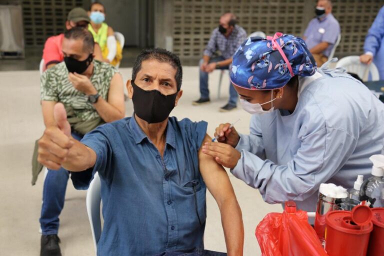 Plan Nacional de Vacunación en Antioquia: 2.126.764 dosis aplicadas