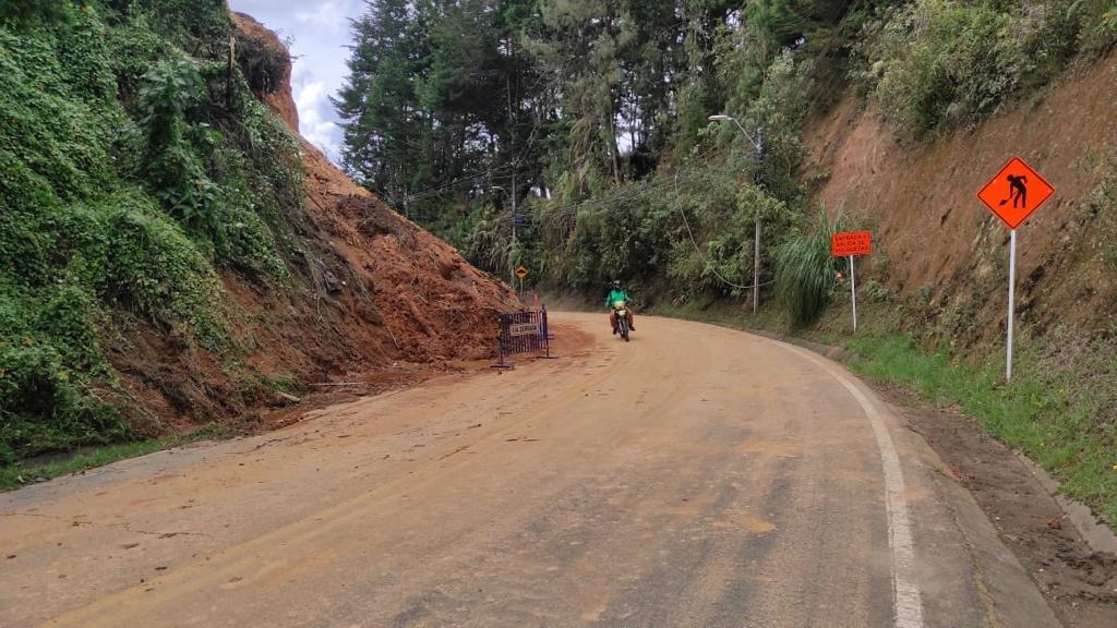 Habilitada vía de El Escobero, en Envigado tras finalizar la remoción del material en la zona