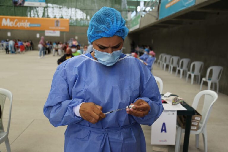 Cerca de 10 millones de colombianos cuentan ya con el esquema completo de vacunación