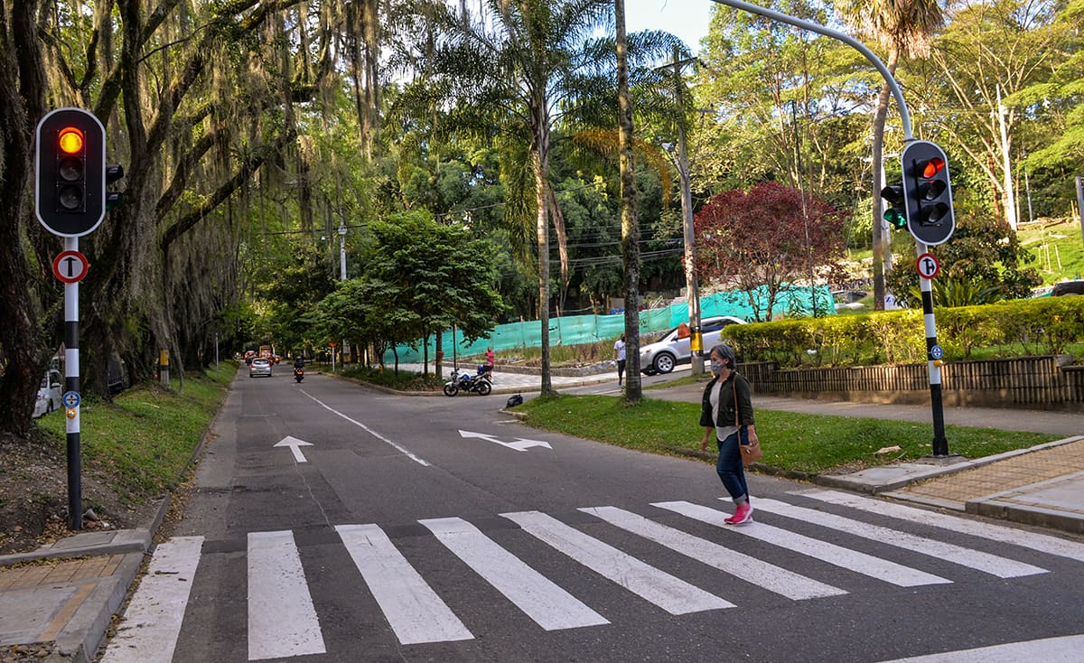 En El Poblado se instalaron nuevos cruces semafóricos, para regular la movilidad