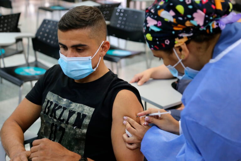 Minsalud: “Están ingresando a las UCI personas que tenían posibilidad de vacunarse, y no lo hicieron”