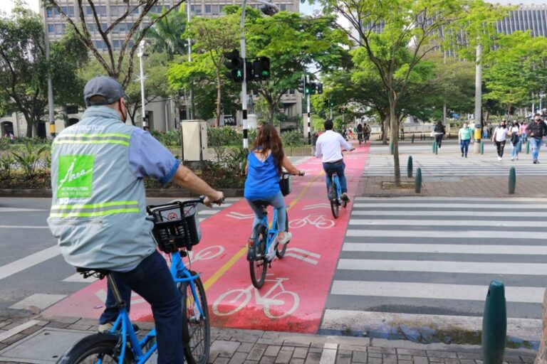 Ciudadanos Científicos monitorean en bicicleta la calidad del aire y el ruido en el Aburrá