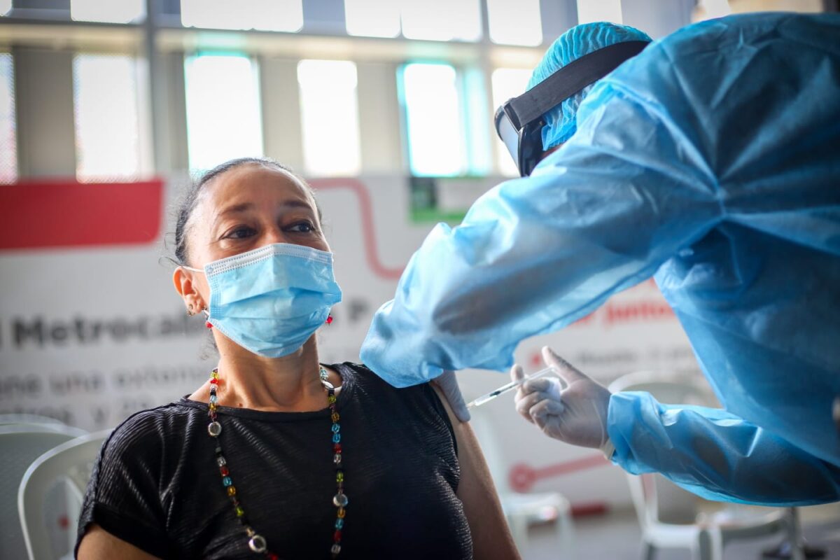 Vacunación contra COVID19 en Colombia al 17 de noviembre de 2021