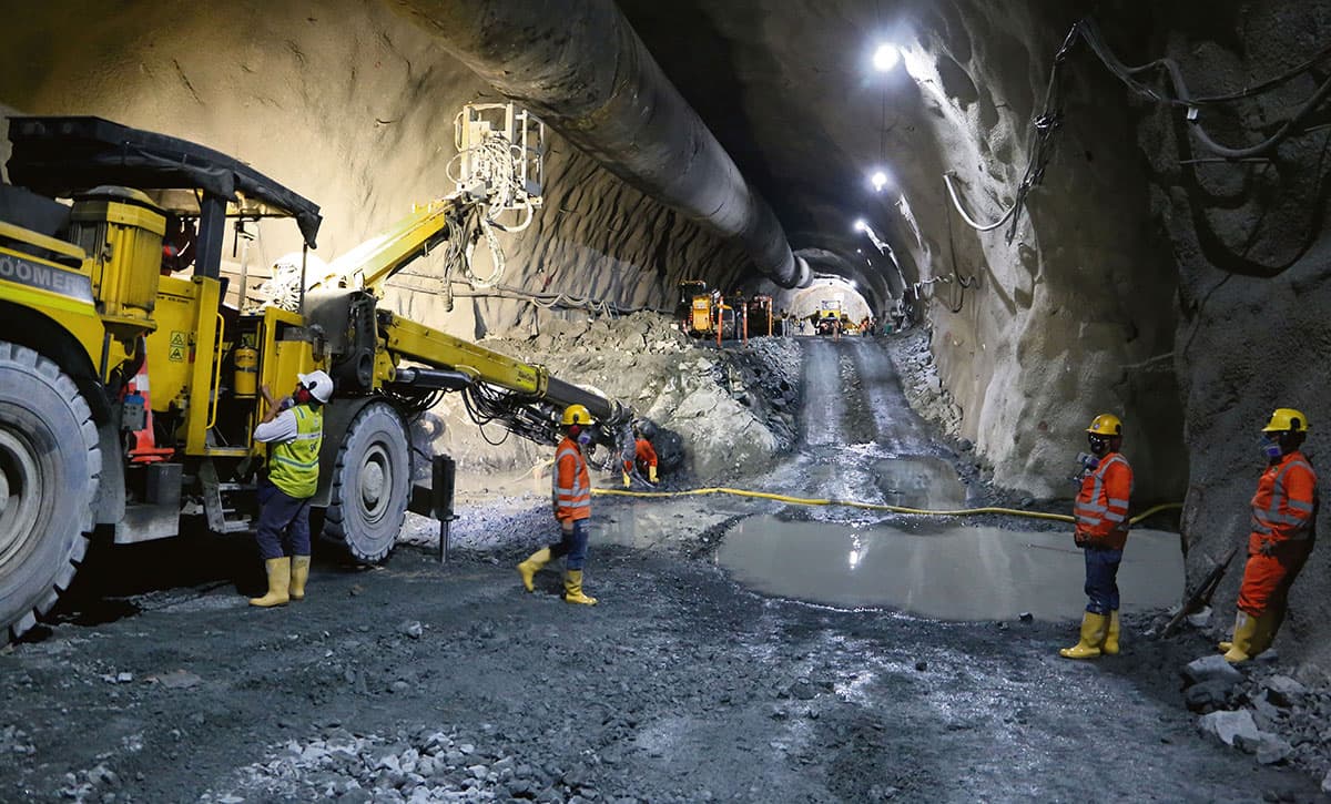  El túnel Guillermo Gaviria Echeverri tendrá alrededor de 9.73 kilómetros y será el más largo de América Latina. 