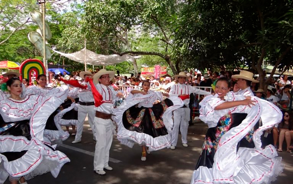 "Municipios con 85 % de ocupación UCI no deben realizar fiestas tradicionales", advierte Minsalud